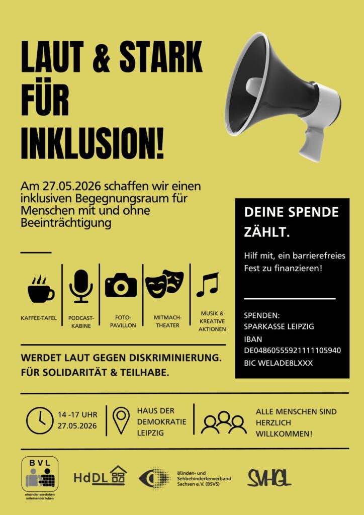 Plakat zum Aktionstag für Menschen mit Behinderungen. Am 27.05.2026 schaffen wir einen inklusiven Begegnungsraum für Menschen mit und ohne Beeinträchtigung. Danei gigt es folgende Angebote:Kaffee-Tafel, Podcastkabine, Fotopavillion, Mitmachtheater, Musik und Kreative Aktionen. es findet von 14 -17 Uhr, am 27.05.2026 im HAUS DER DEMOKRATIE LEIPZIG statt. Alle sind herzlich willkommen!